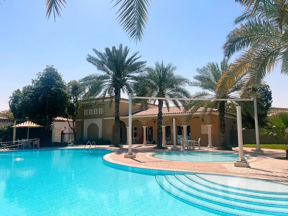 Artsy 4BR DIP Villa w Community Pool Gym