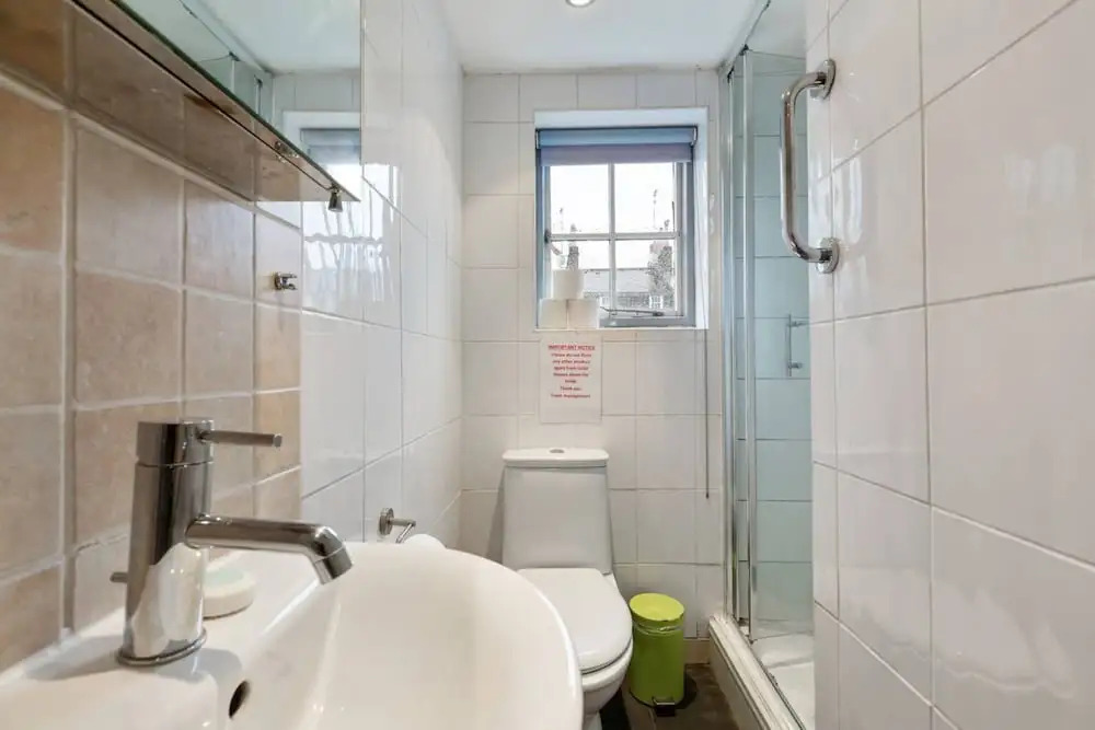 Comfortable 2 Bedroom Flat With Good Transport