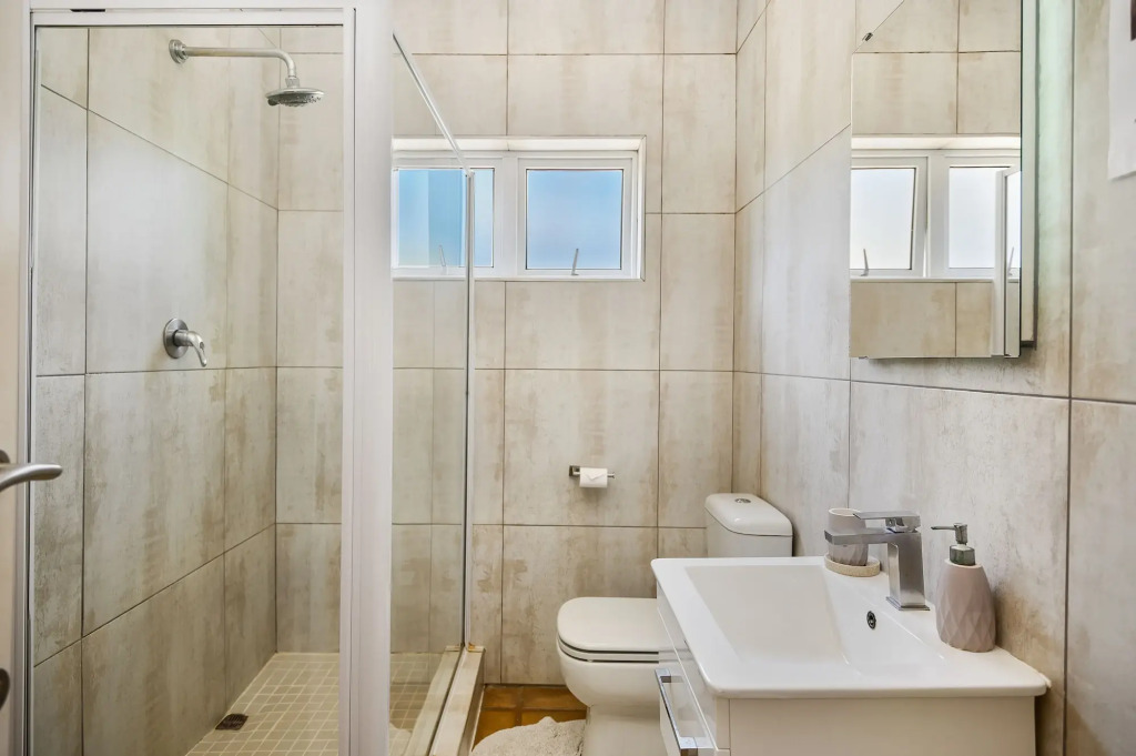 Caza Beach Guesthouse