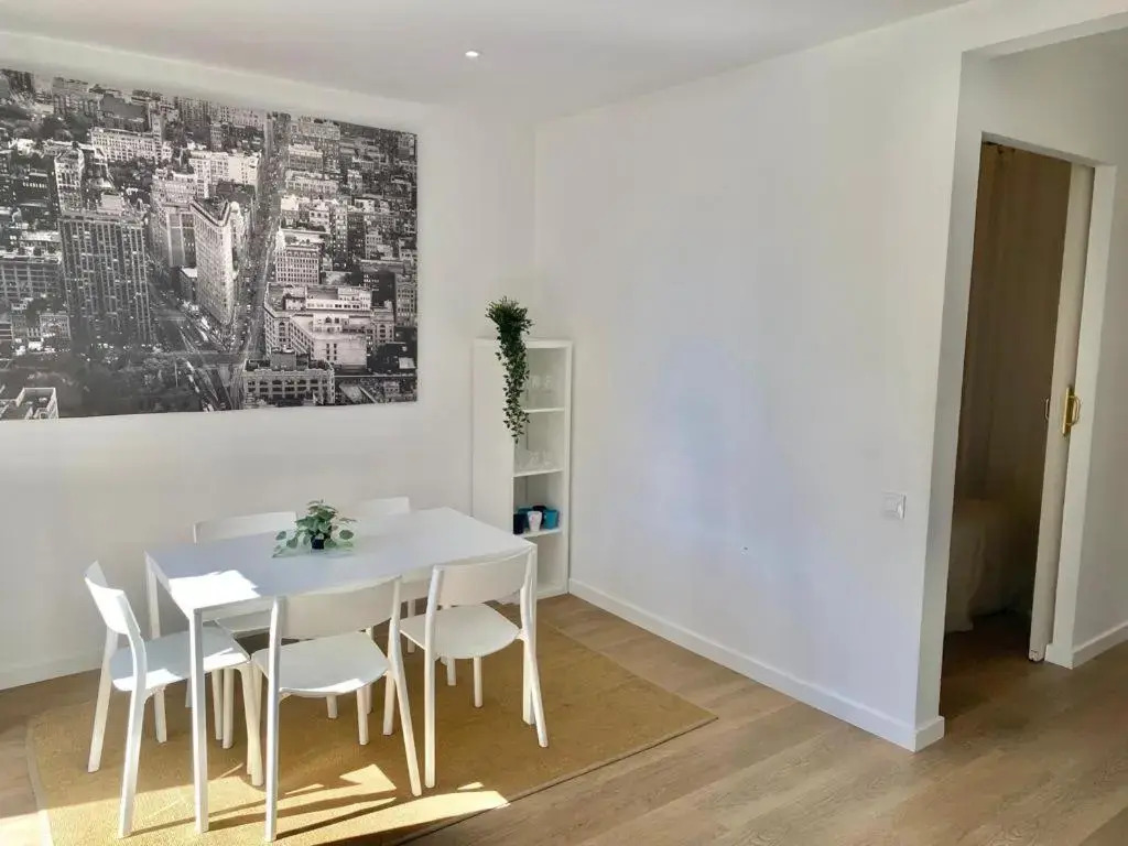 2 Bdr Eixample Apartment