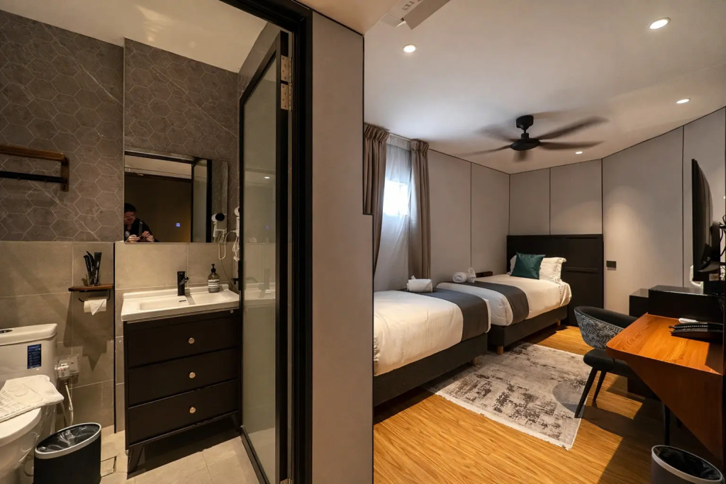 Carnarvon Suites