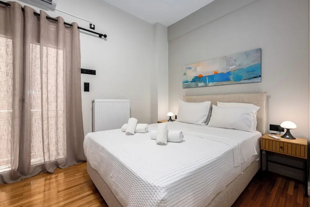 Stylish 2BR flat near hospital & metro