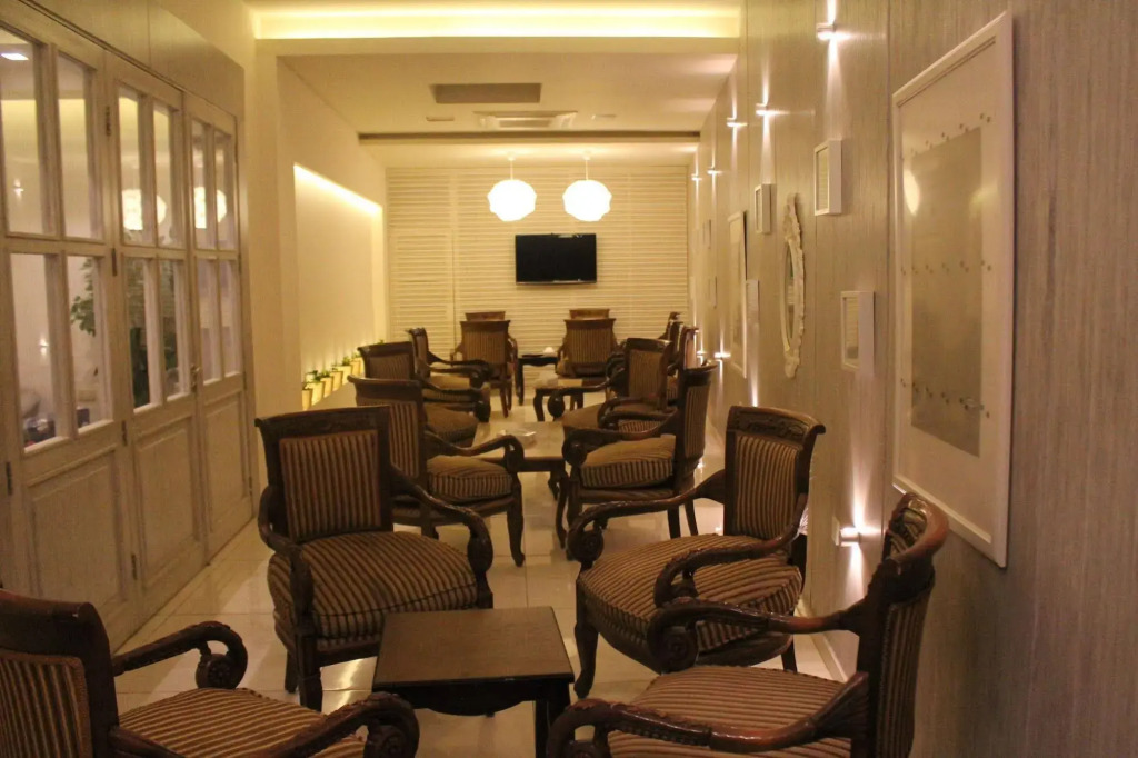 Al Ballouti Hotel Suites