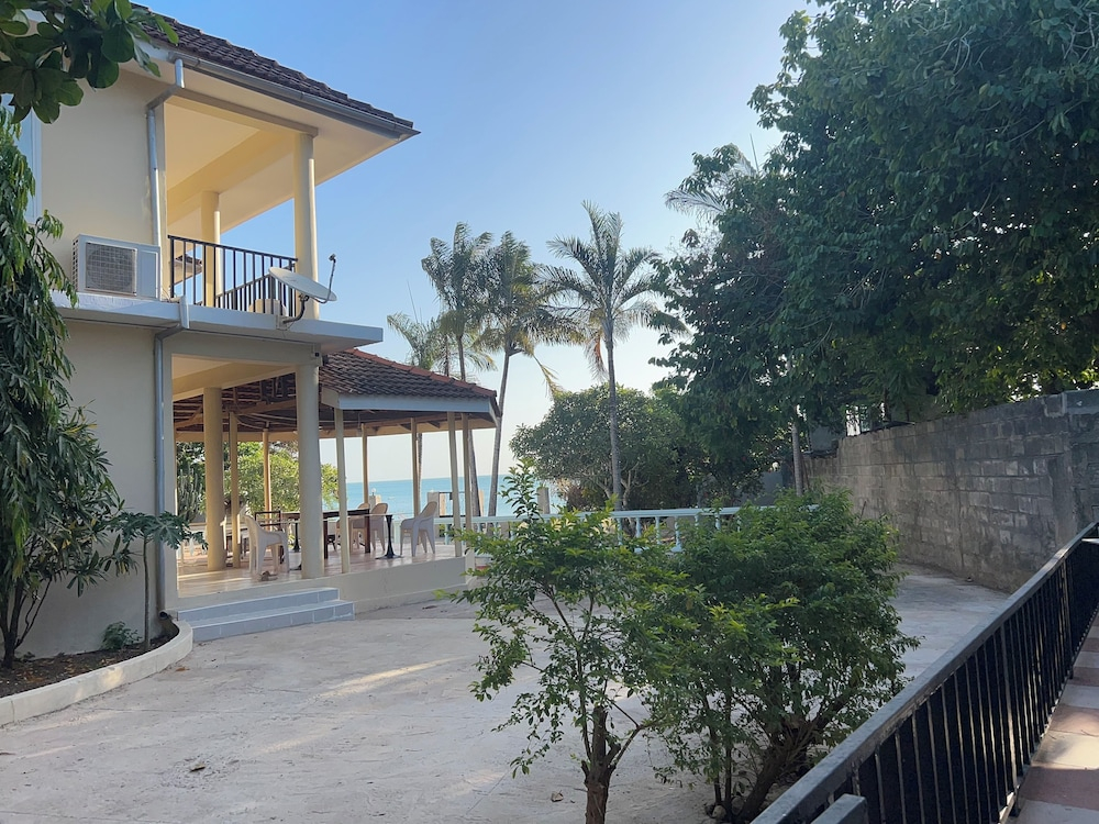 芒果海滩酒店Mango Beach Hotel