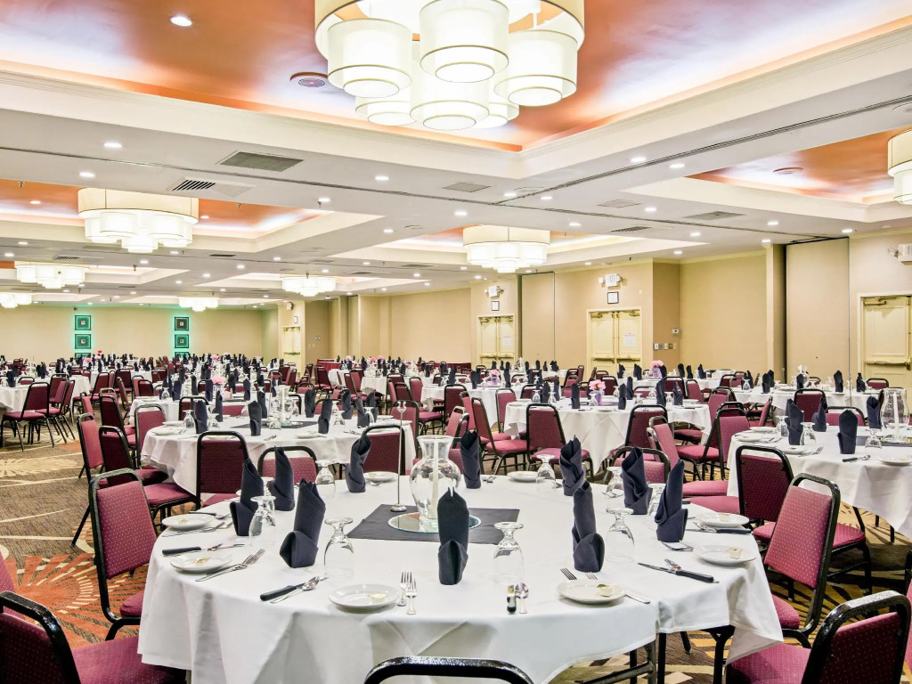 Holiday Inn Roanoke-Tanglewood-Rt 419&I581 by IHG