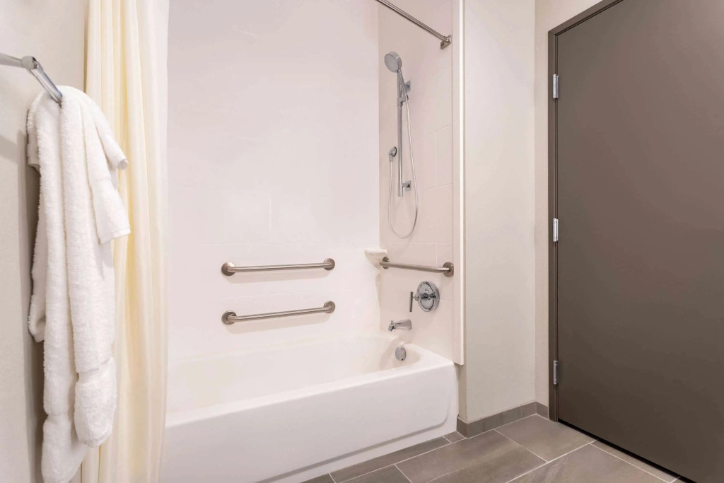 La Quinta Inn and Suites by Wyndham Bloomington