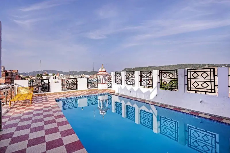 Collection O 81898 Hotel Grand Inn