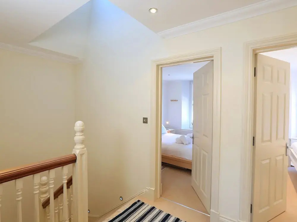 2 Embankment House