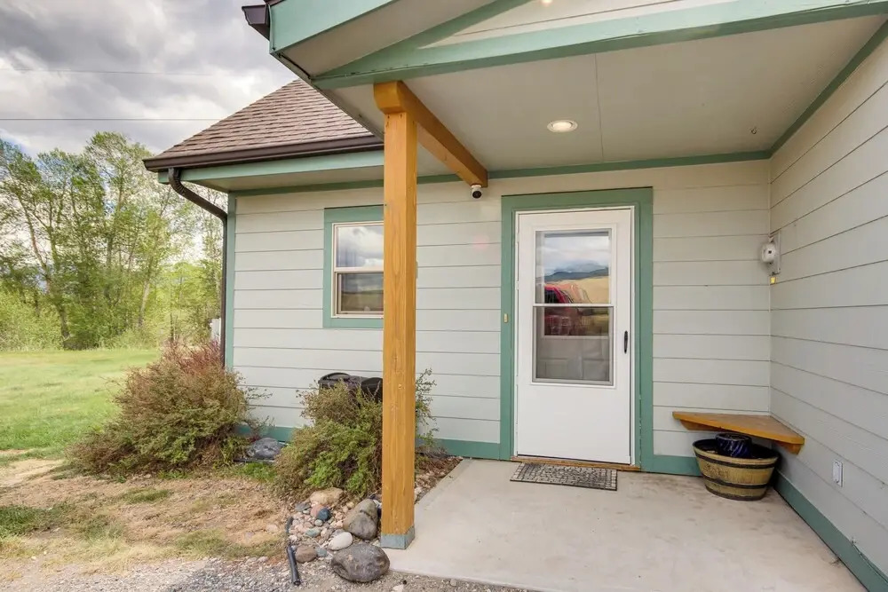 Montana Vacation Rental: 32 Mi to Yellowstone!