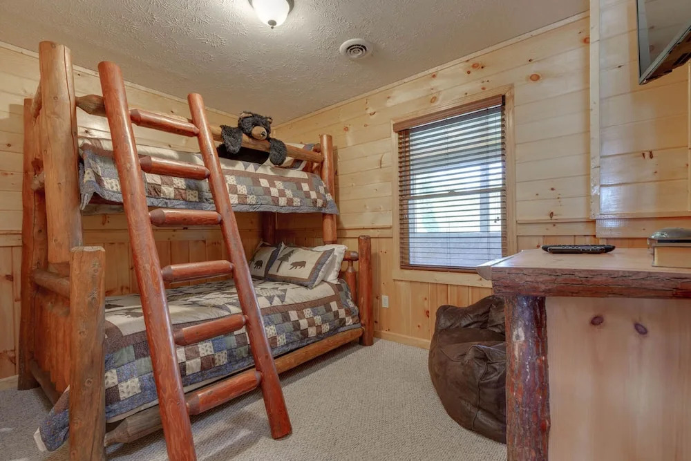 Downtown Getaway by Heritage Cabin Rentals