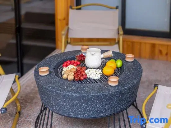 Anji Luohuaju Homestay
