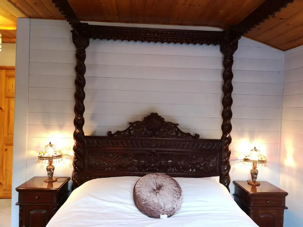 Magpie 2 Hot Tub HuntersMoon-Warminster-Longleat-Wiltshire
