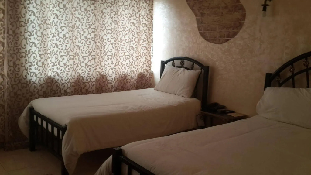 Caravan Hotel