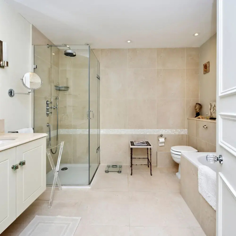 Beautiful and Spacious 2 Bedroom Apartment in South Kensington