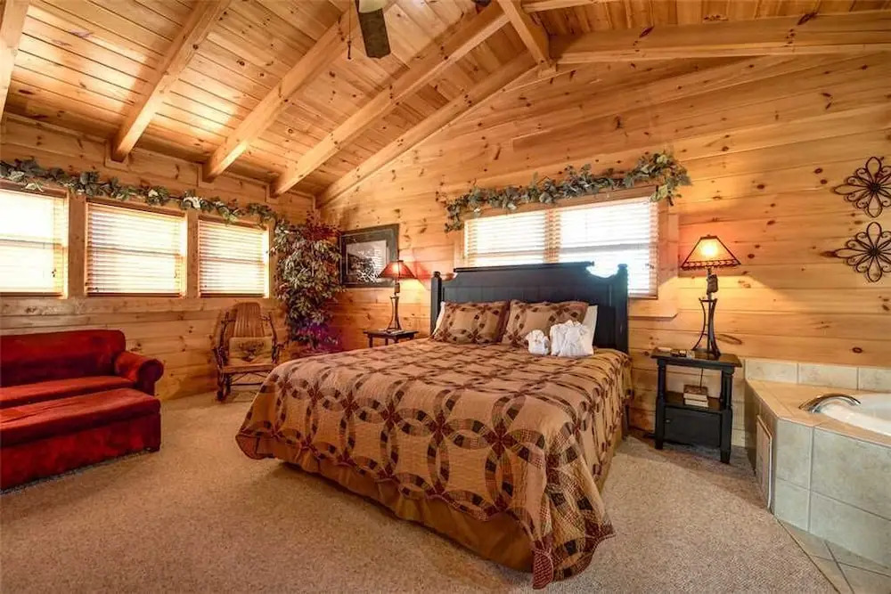 Serenity Peak 3 Bedroom Home with Hot Tub