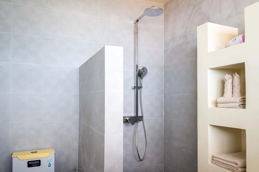 3 Bedroom Close To Fisherman`s Village KBR18