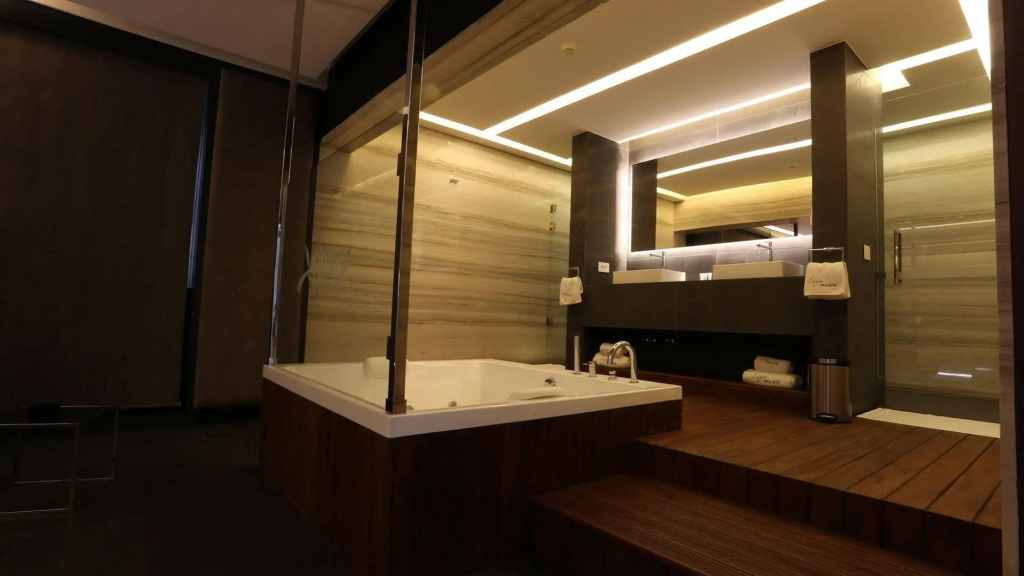 Luxor Hotel