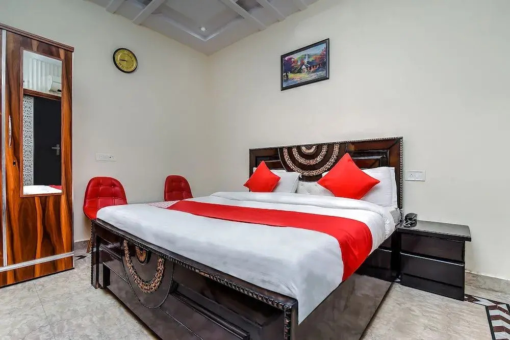 OYO 18831 Florence Residency