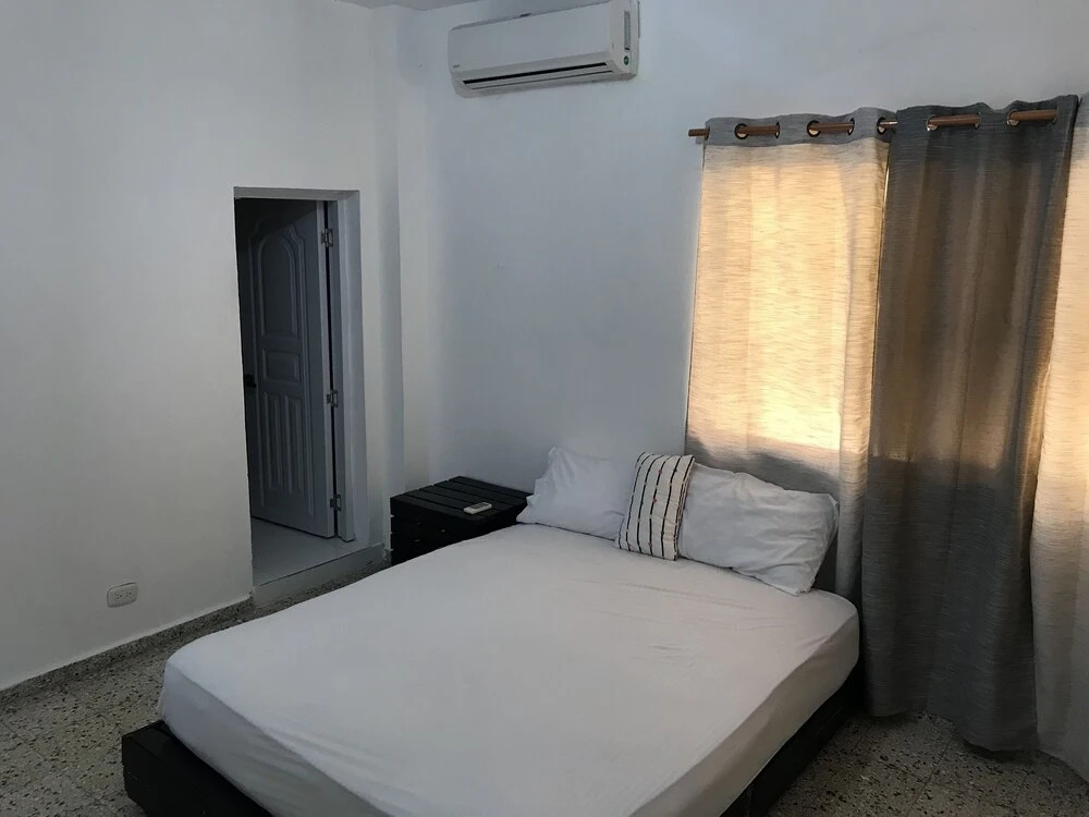 Ocean View 3bedroom With Amazing View in the Middle of Town Late Night Walks