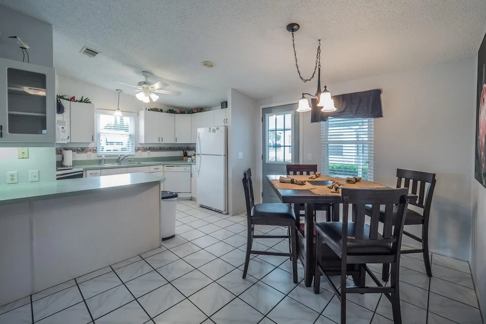 Granada Court 1244 by White Pelican VR
