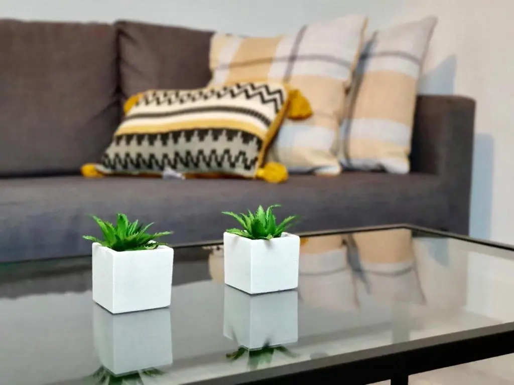 OPP Apartments Barall Court - Great for contractors, 2 miles from city centre, free parking & WIFI