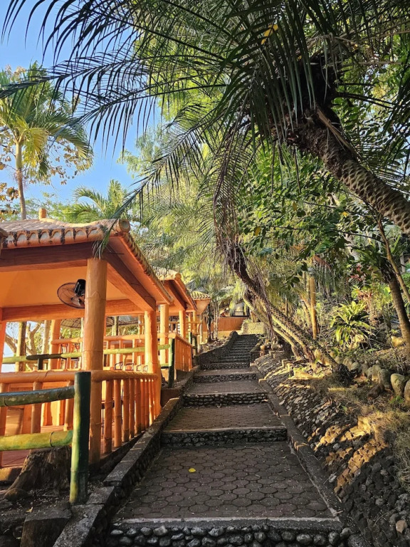 Silangang Nayon