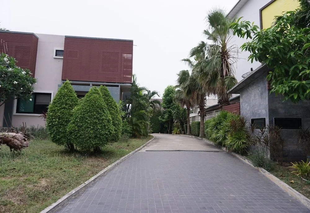 In and Out Hotel