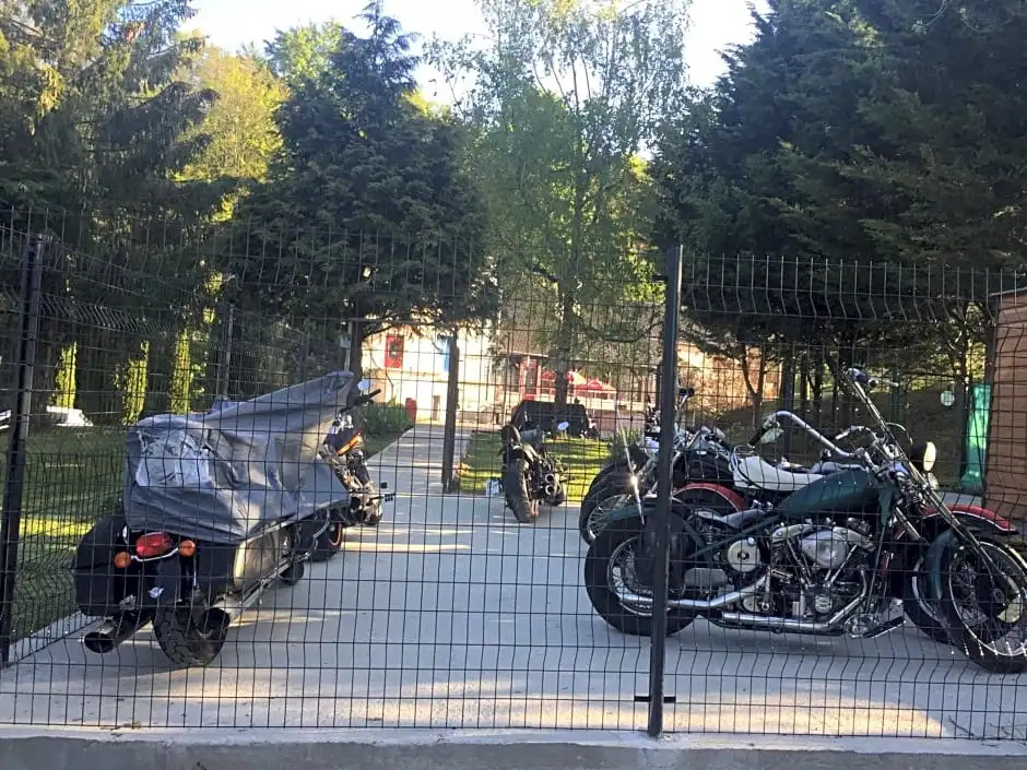 La Table Des Bons Peres