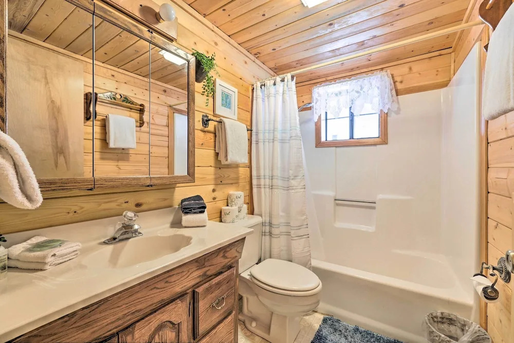 Rustic Duck Creek Village Cabin w/ Fire Pit