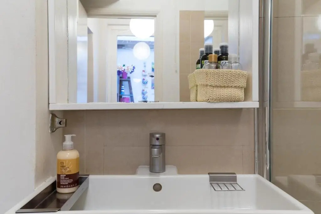 Modernised Apartments 1 and 2 Bedrooms Option Terrace and Balcony High Street