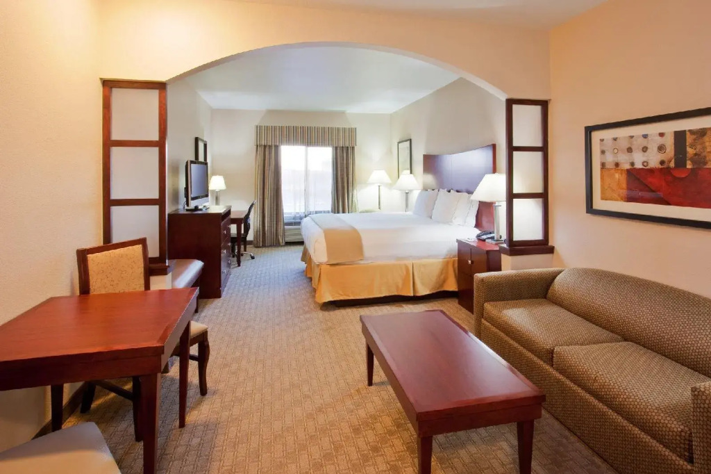 Red Lion Inn & Suites Mineral Wells