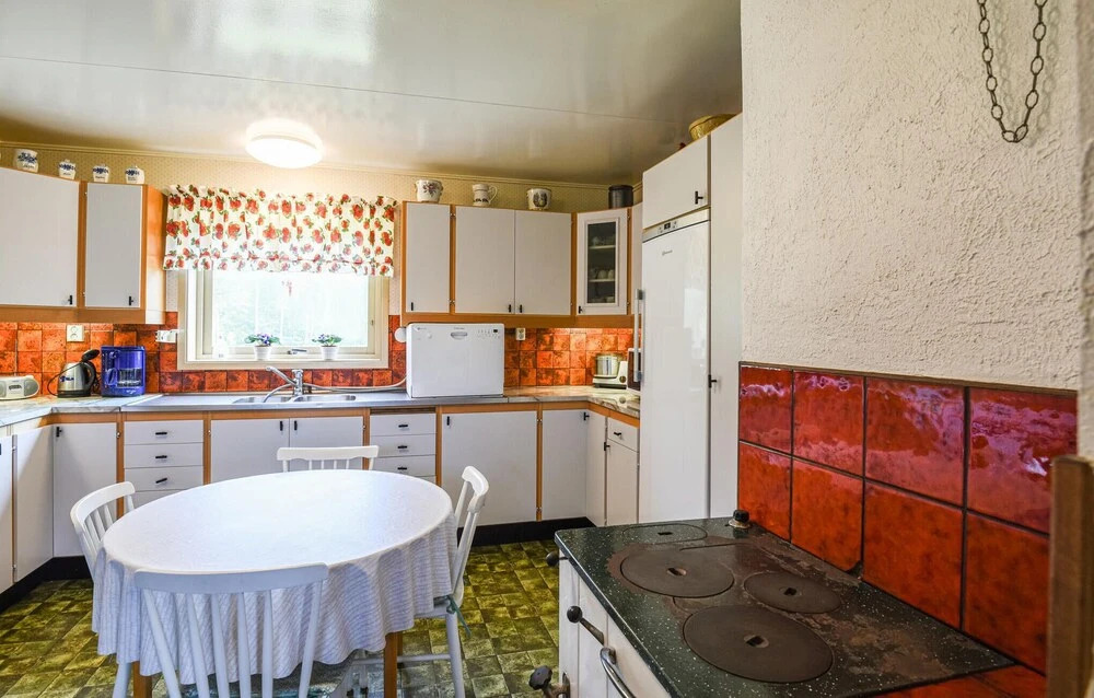 Cozy Home In Vänersborg With Wifi