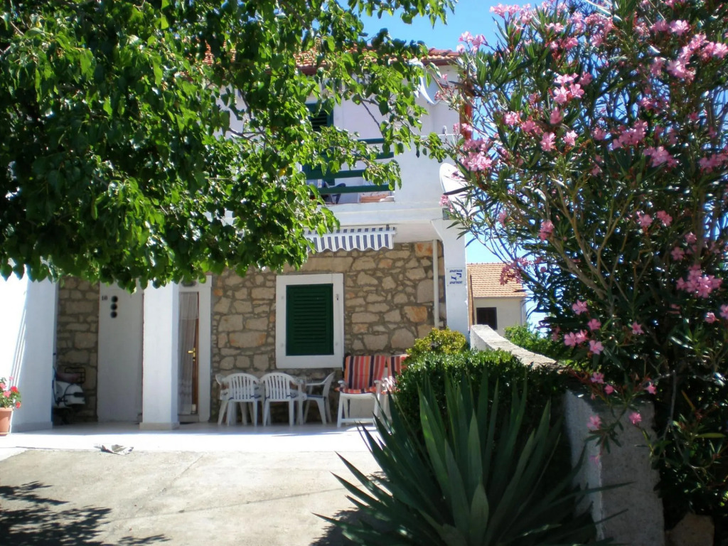 Tonci - 30 m from beach - A2 Gori (2+1)