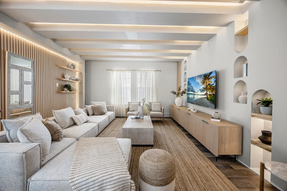 Santa Rosa Villa Modern Boho Family Fun