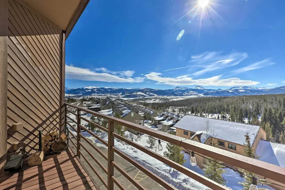 Mtn-view Silverthorne Gem w/ Shared Hot Tub