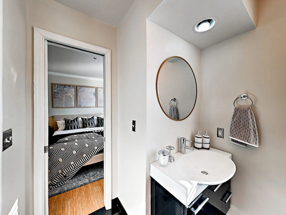 Chic SoBro - 1 Br Apts