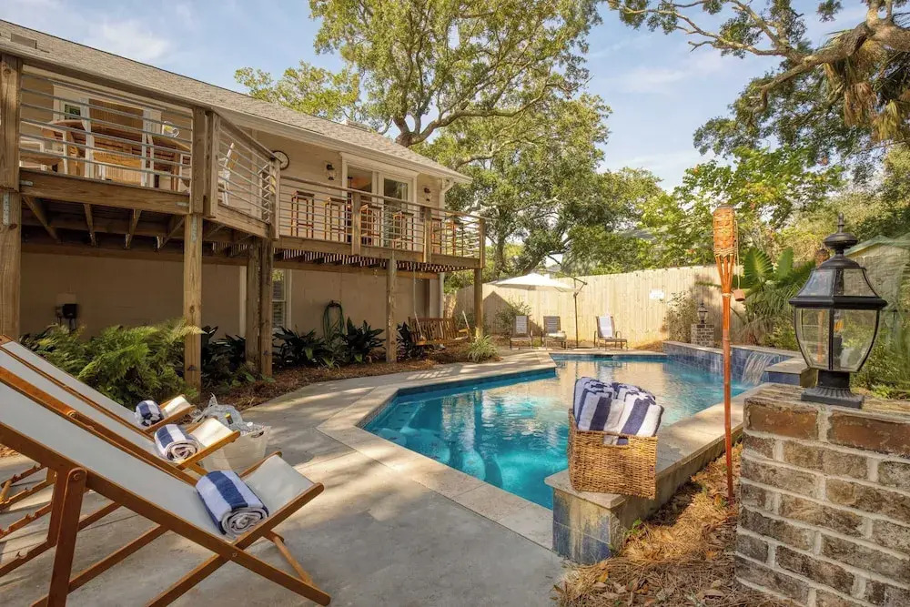 Palmetto by Avantstay Gorgeous Character Home w/ Pool, Sun Room & Pool Table!