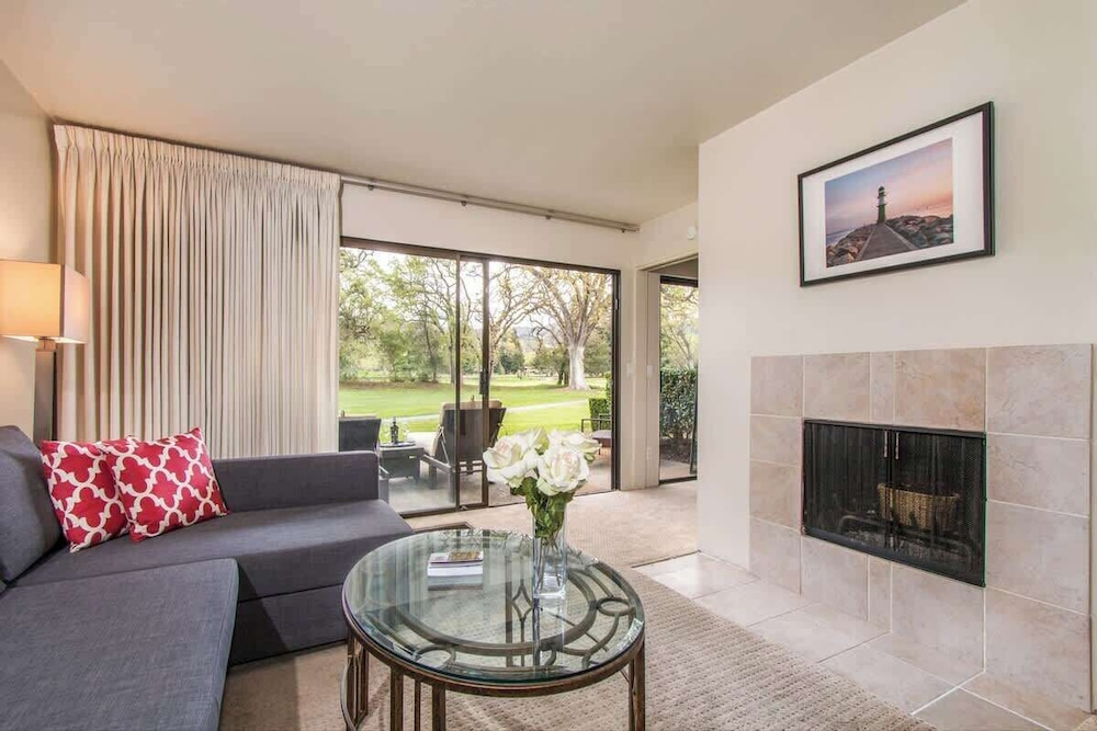 Luxe Golf View Condo Prime Napa Location