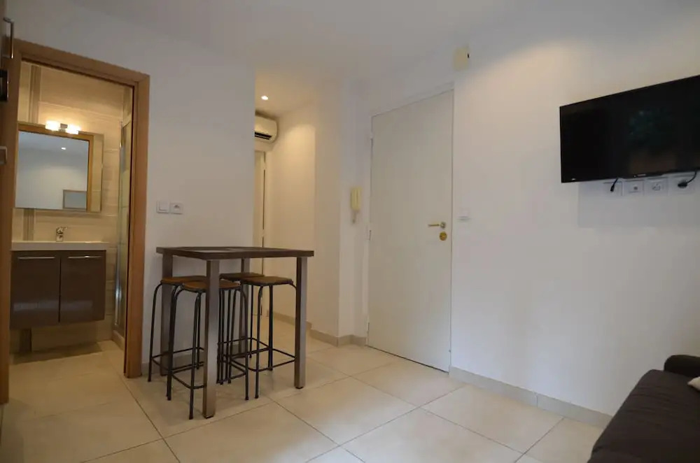 Amazing apartment 4 persons with big Terrace in Carré d'Or district in Nice