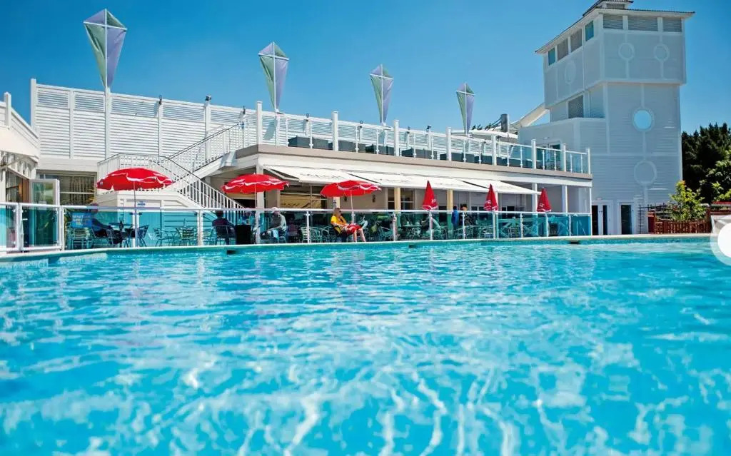 Family Seaside Retreat Private Stay at 5-Star Rockley Holiday Park Poole