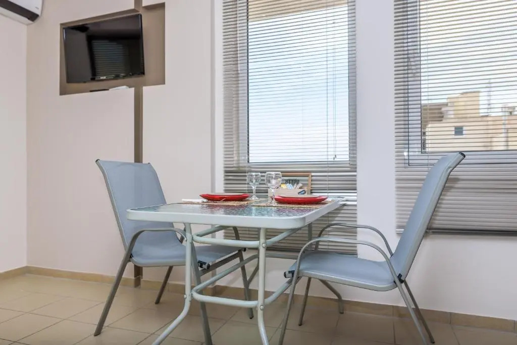 Sergios Apartments 4