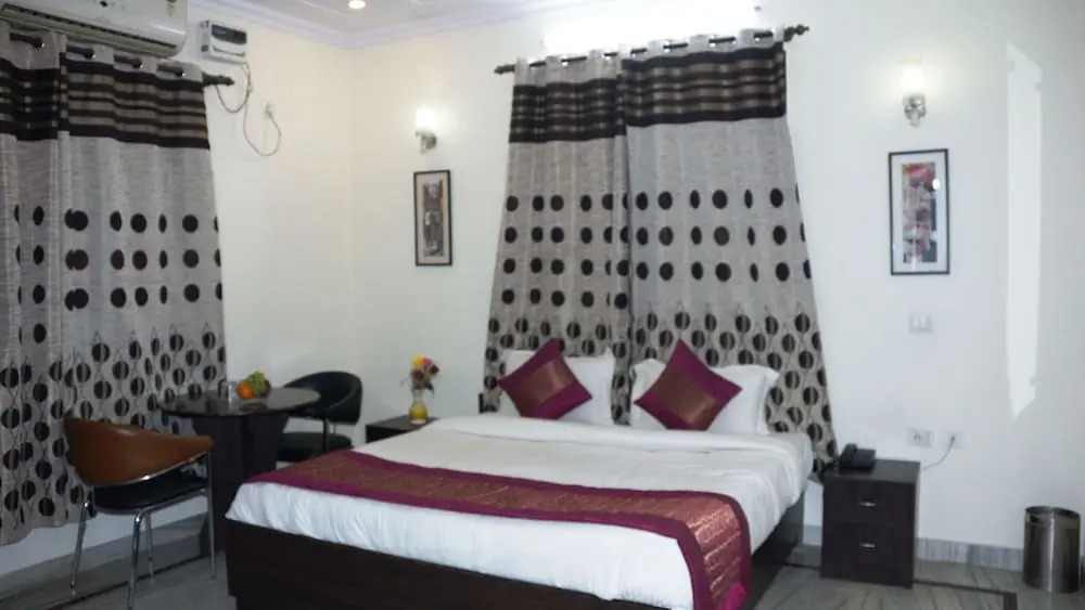 Maxfort Service Apartment