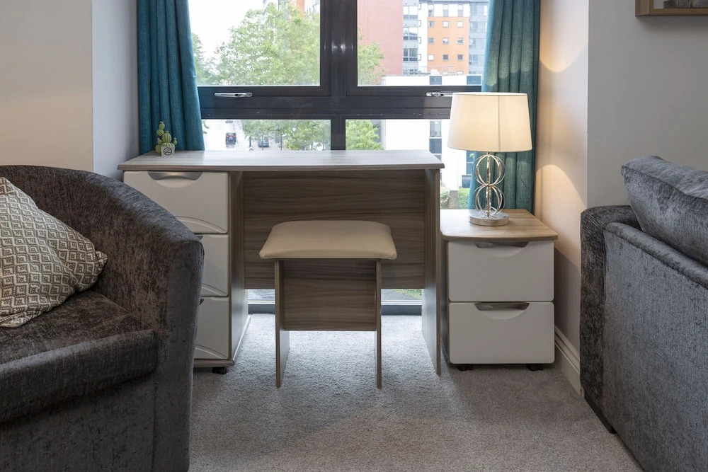 Higher Living - Southampton City Penthouse