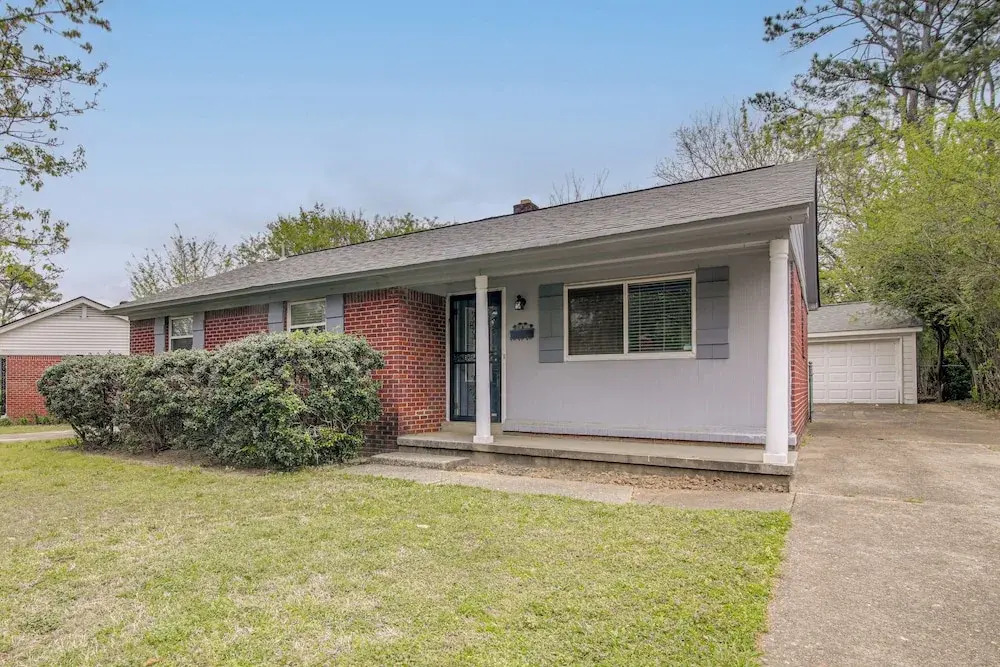 Private Yard! Pet-friendly Memphis Adventure Hub