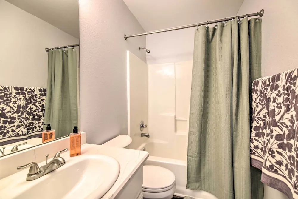 Loveland Duplex w/ Large Yard: 2 Mi to Dtwn