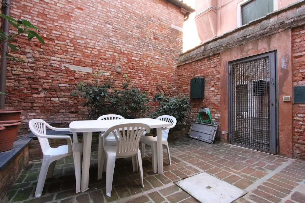 City Apartments - Leonardo
