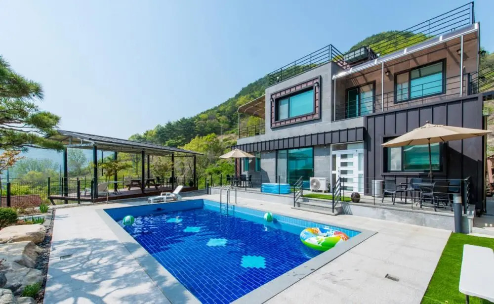 Milyang Poolvilla Pension