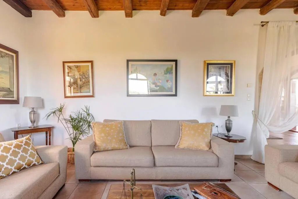 Aloni House - Spacious secluded villa with pool, up to 10 guests