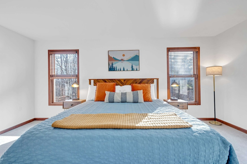 Spa Retreat With Hot Tub Sauna and Game Rooms