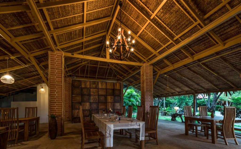 Locals Villa Hotel